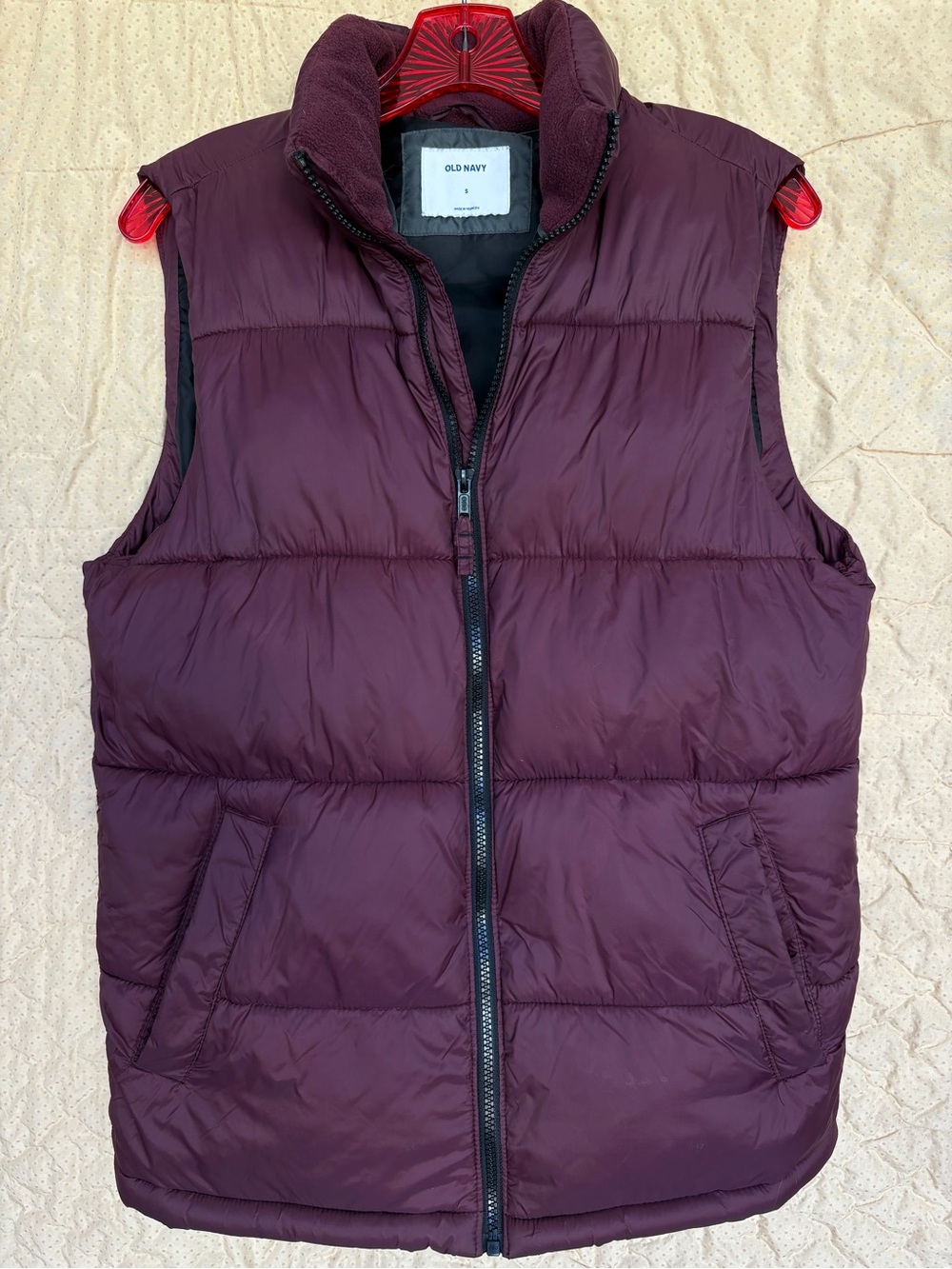 Old Navy Women’s Small Burgundy Quilted Puffer Vest Lined Full Zip Pockets